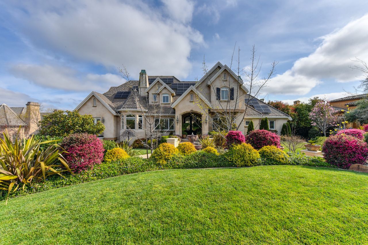 How Can Landscaping Transform Your Front Yard?